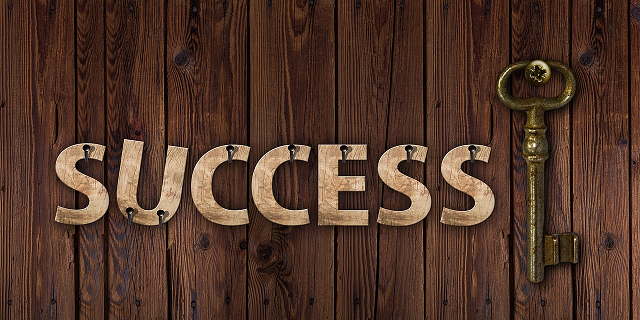 SUCCESSという文字と鍵