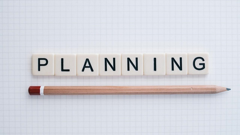 「PLANNING」と書かれたブロックと鉛筆